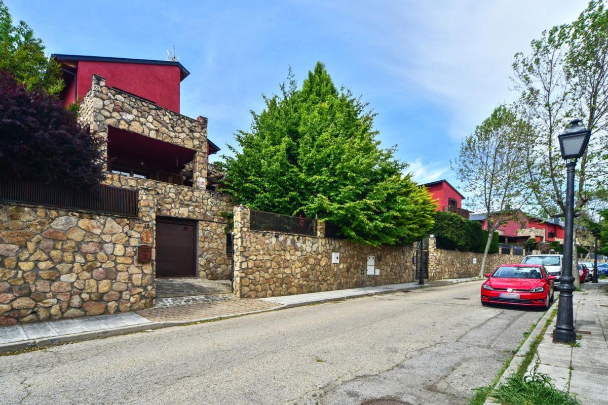 Chalet Navacerrada Piscina Privada Exterior photo